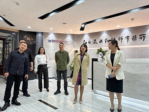 【企業(yè)走訪】——江西新商界83班琚冰同學(xué)所在單位江西瀛洪仁律師事務(wù)所806.jpg