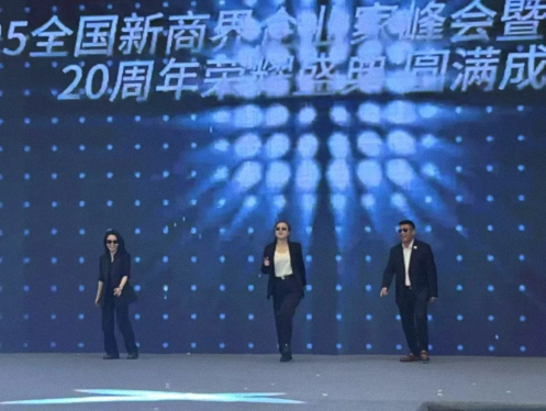 【活動篇】風起江城丨鏈接世界 賦能未來 · 2025全國新商界企業(yè)家峰會暨博海國濟20周年榮耀盛典活動紀實1033.jpg