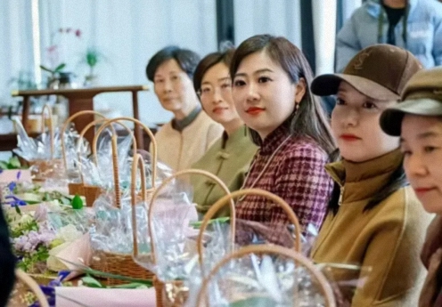 東湖畔花事：以指尖美學，赴一場春日心靈SPA——武漢企業(yè)家國學人文班&工商管理班插花雅集活動紀實 439.jpg