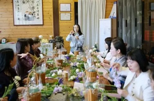 東湖畔花事：以指尖美學，赴一場春日心靈SPA——武漢企業(yè)家國學人文班&工商管理班插花雅集活動紀實 336.jpg